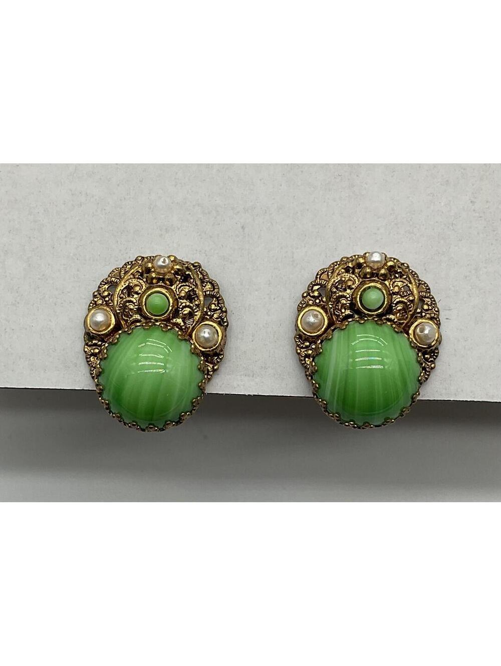 0256# Vintage Western Germany “Sherbet green” glass cabachon clip on earrings
